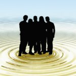 Gemeinsam in Resonanz – ein Bild, das Bindungsdynamiken und gesunde Bindung symbolisiert