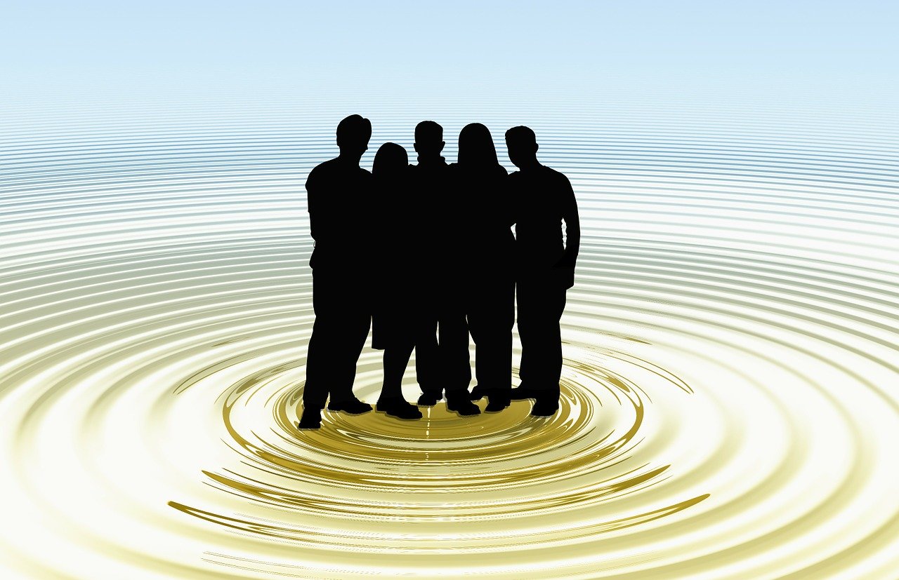 Gemeinsam in Resonanz – ein Bild, das Bindungsdynamiken und gesunde Bindung symbolisiert